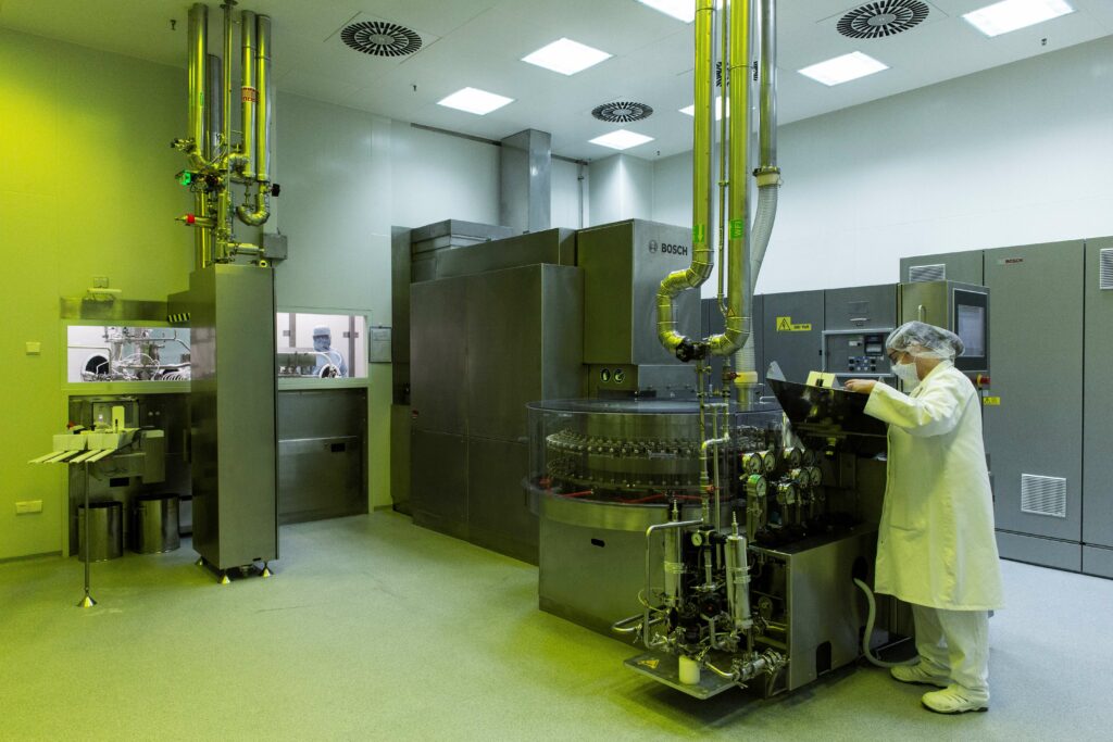 New sterile filling line Aenova Gronau