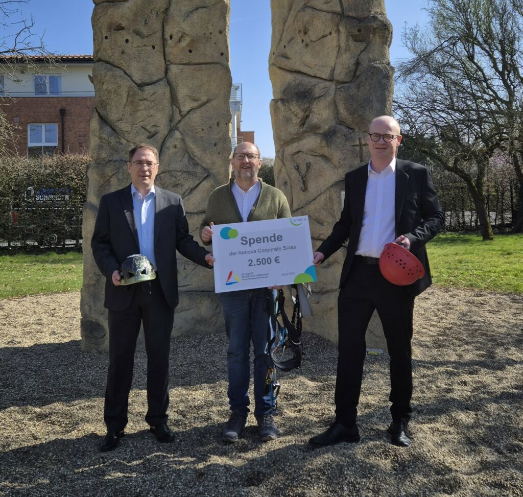 Übergabe Spendenscheck Münster
